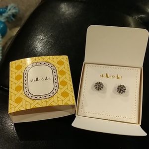 Stella & Dot soiree studs
